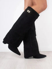 Bottes femme en suède avec détails métalliques