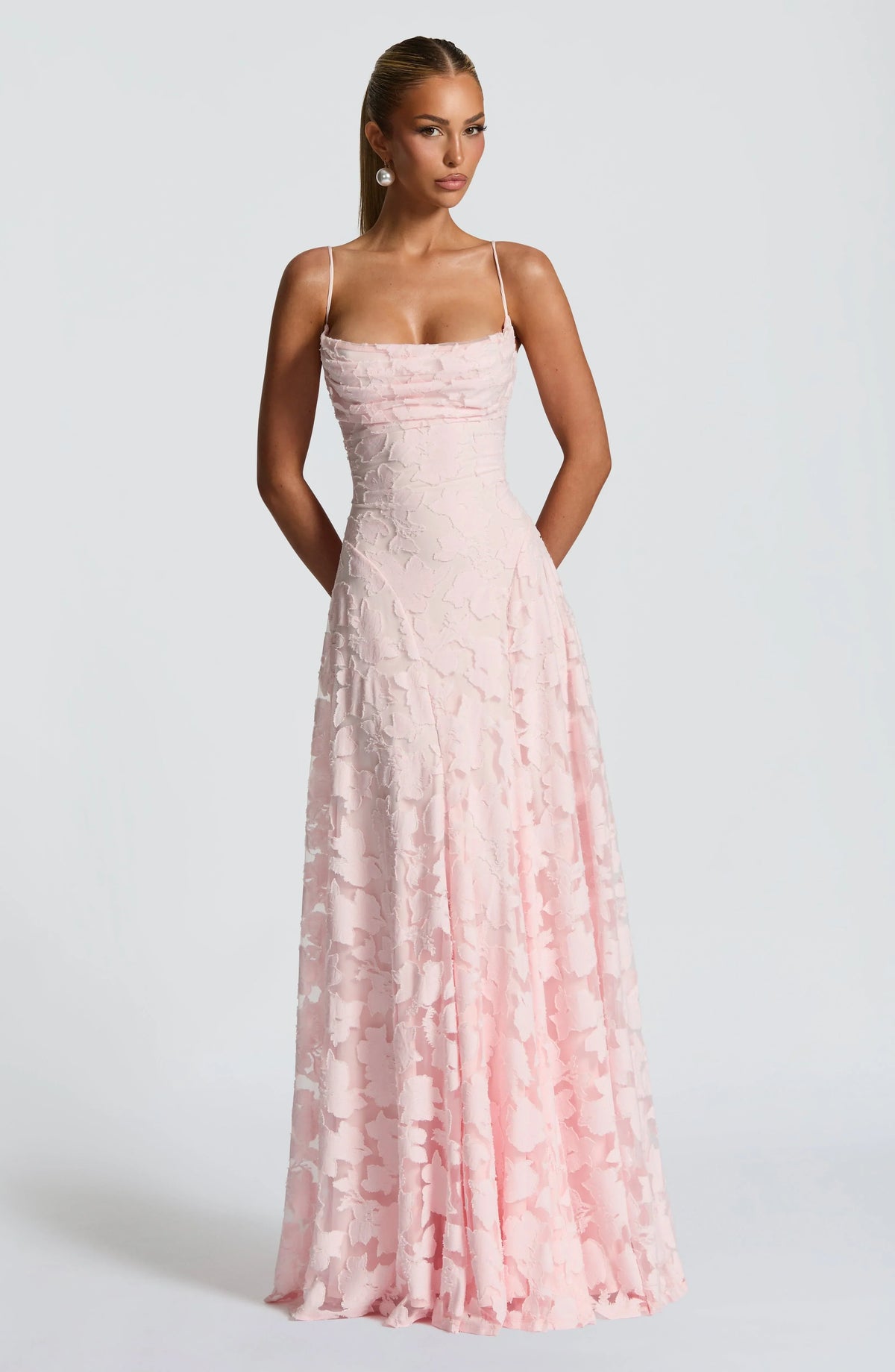 Robe longue femme avec bretelles fines et motifs floraux